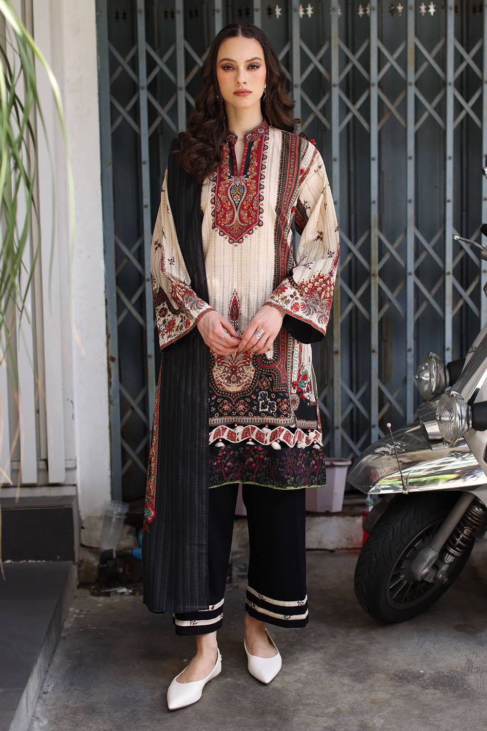 Printed-khaddar-dupatta-printed-khaddar-shirt-dyed-trouser-gulahmed-k-62079-front Gul Ahmed Winter 2026 3 Piece Printed Khaddar Suit with Printed Khaddar Dupatta