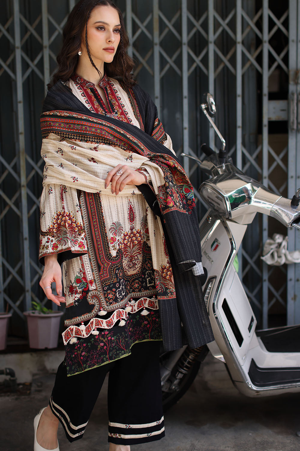 Printed-khaddar-dupatta-printed-khaddar-shirt-dyed-trouser-gulahmed-k-62079-side Gul Ahmed Winter 2026 3 Piece Printed Khaddar Suit with Printed Khaddar Dupatta– Printed-Khaddar-Dupatta-Printed-Khaddar-Shir