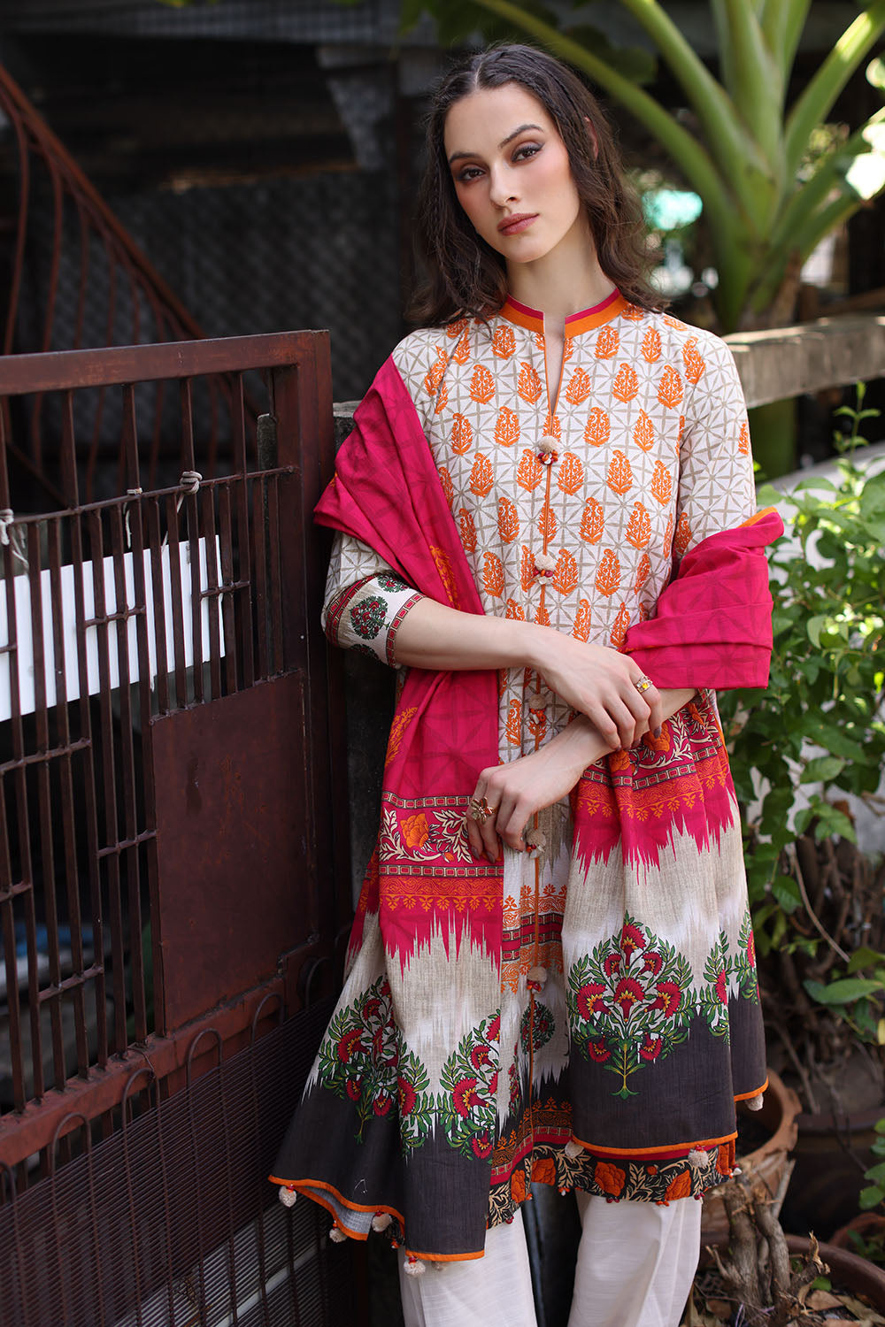 Printed-khaddar-dupatta-printed-khaddar-shirt-dyed-trouser-gulahmed-k-62089-close-1 Gul Ahmed Winter 2026 3 Piece Printed Khaddar Suit with Printed Khaddar Dupatta– Printed-Khaddar-Dupatta-Printed-Khaddar-Shir