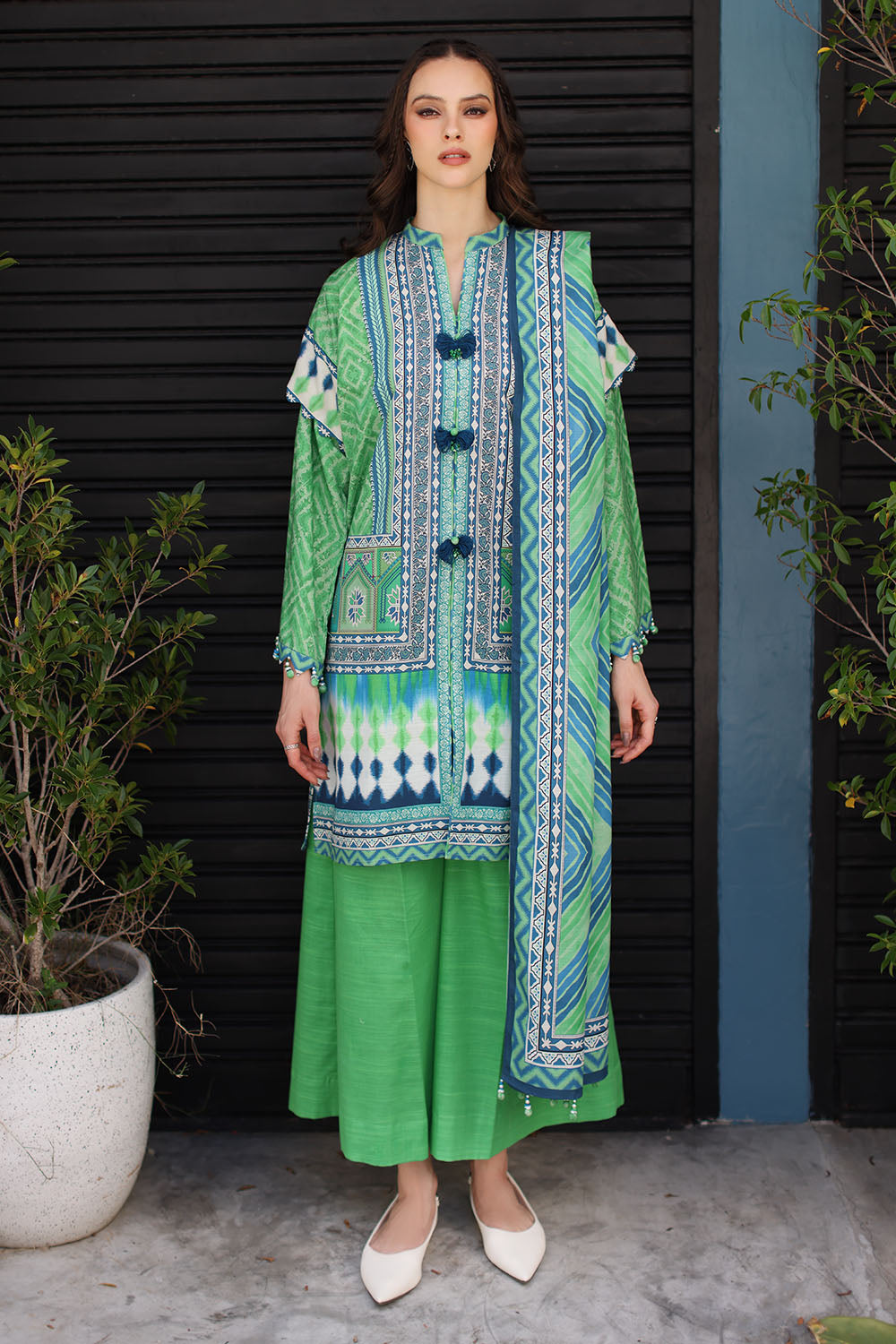 Printed-khaddar-dupatta-printed-khaddar-shirt-dyed-trouser-gulahmed-k-62109-front Gul Ahmed Winter 2026 3 Piece Printed Khaddar Suit with Printed Khaddar Dupatta