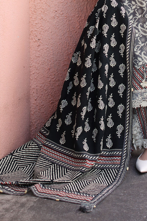 Printed-khaddar-dupatta-printed-khaddar-shirt-printed-trouser-gulahmed-k-62045-duppata Gul Ahmed Winter 2026 3 Piece Printed Khaddar Suit with Printed Khaddar Dupatta and Printed Trouser–