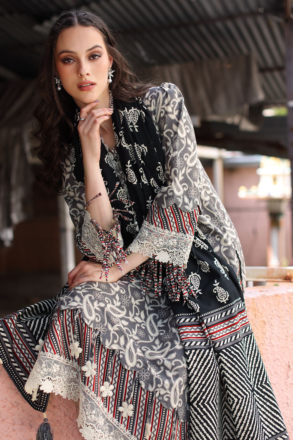 Printed-khaddar-dupatta-printed-khaddar-shirt-printed-trouser-gulahmed-k-62045-side Gul Ahmed Winter 2026 3 Piece Printed Khaddar Suit with Printed Khaddar Dupatta and Printed Trouser–