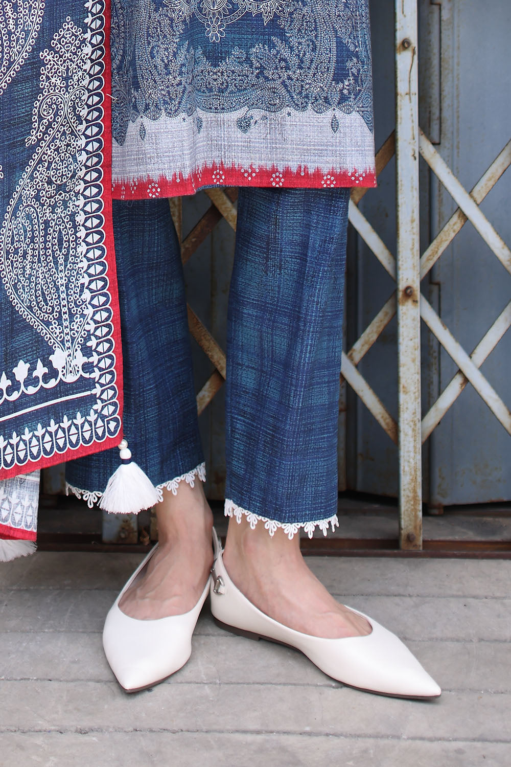 Printed-khaddar-dupatta-printed-khaddar-shirt-printed-trouser-gulahmed-k-62090-bottom Gul Ahmed Winter 2026 3 Piece Printed Khaddar Suit with Printed Khaddar Dupatta and Printed Trouser–