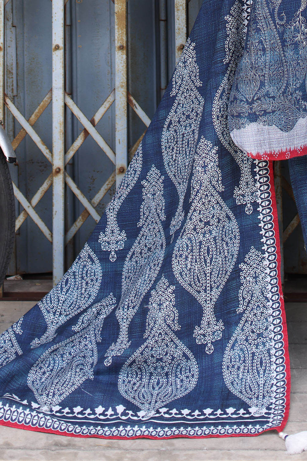 Printed-khaddar-dupatta-printed-khaddar-shirt-printed-trouser-gulahmed-k-62090-duppata Gul Ahmed Winter 2026 3 Piece Printed Khaddar Suit with Printed Khaddar Dupatta and Printed Trouser–