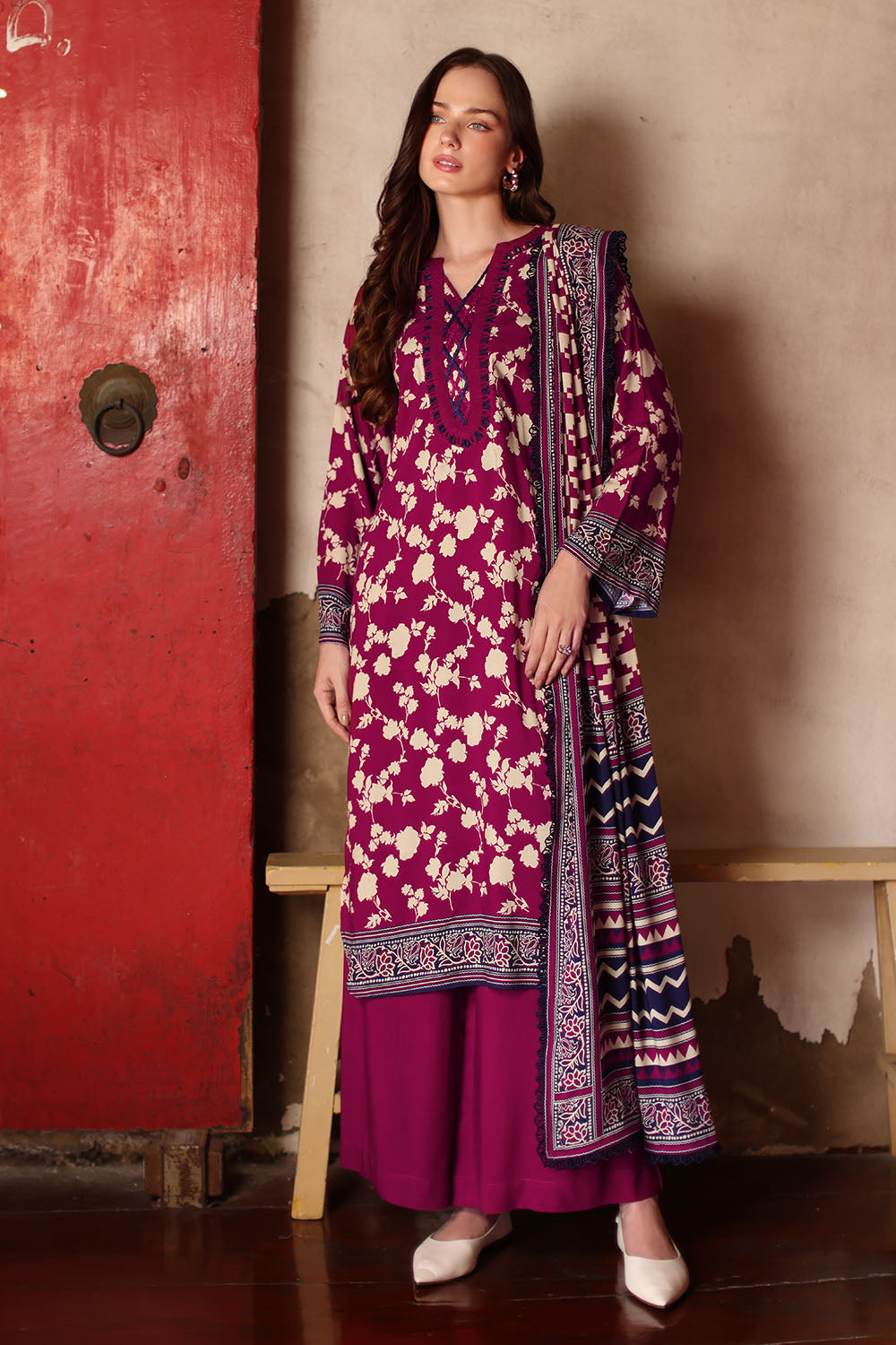 Printed-linen-dupatta-printed-linen-shirt-dyed-linen-trouser-gulahmed-lt-62001-front Gul Ahmed Winter 2026 3 Piece Printed Linen Suit with Printed Linen Dupatta