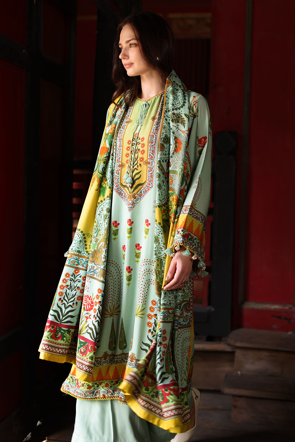 Printed-linen-dupatta-printed-linen-shirt-dyed-linen-trouser-gulahmed-lt-62004-side Gul Ahmed Winter 2026 3 Piece Printed Linen Suit with Printed Linen Dupatta– Printed-Linen-Dupatta-Printed-Linen-Shirt-Dye