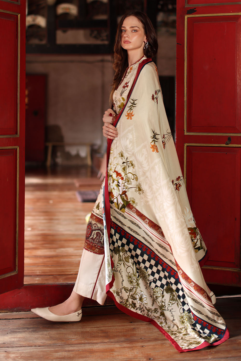 Printed-linen-dupatta-printed-linen-shirt-dyed-linen-trouser-gulahmed-lt-62005-back Gul Ahmed Winter 2026 3 Piece Printed Linen Suit with Printed Linen Dupatta– Printed-Linen-Dupatta-Printed-Linen-Shirt-Dye