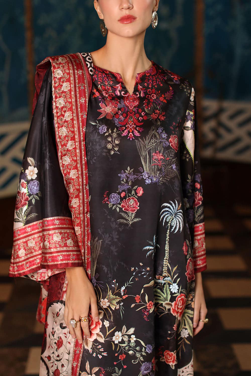 Printed-tissue-silk-dupatta-printed-charmeuse-silk-shirt-_-trouser-gulahmed-s-62023-close Gul Ahmed Winter 2026 - 3 Piece Printed Charmeuse Silk Suit with Printed Tissue Silk Dupatta–