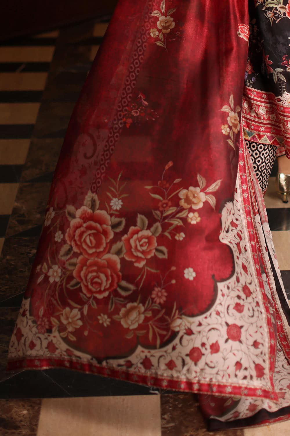 Printed-tissue-silk-dupatta-printed-charmeuse-silk-shirt-_-trouser-gulahmed-s-62023-duppata Gul Ahmed Winter 2026 - 3 Piece Printed Charmeuse Silk Suit with Printed Tissue Silk Dupatta–