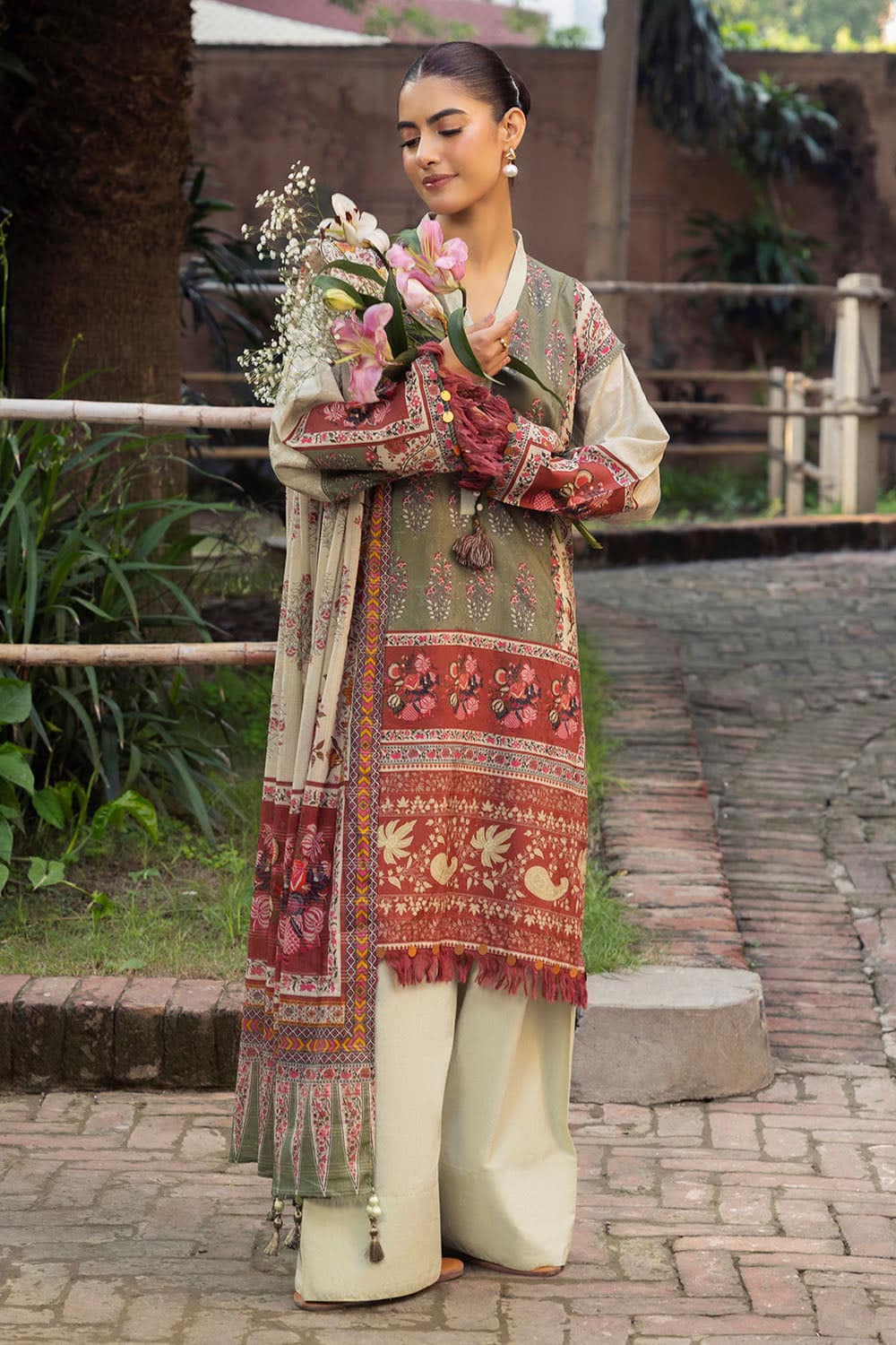 Printed-zari-stripe-dupatta-printed-self-jacquard-shirt-dyed-trouser-gulahmed-sp-52088-front Gul Ahmed Winter 2026 - 3 Piece Printed Zari Stripe Self Jacquard Suit with Dupatta–