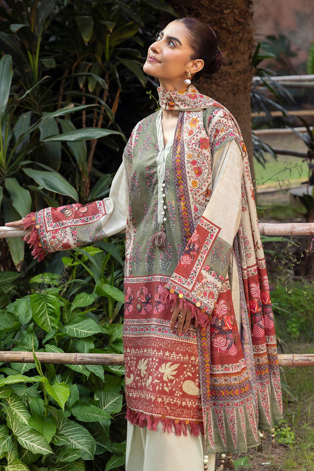 Printed-zari-stripe-dupatta-printed-self-jacquard-shirt-dyed-trouser-gulahmed-sp-52088-side Gul Ahmed Winter 2026 - 3 Piece Printed Zari Stripe Self Jacquard Suit with Dupatta–