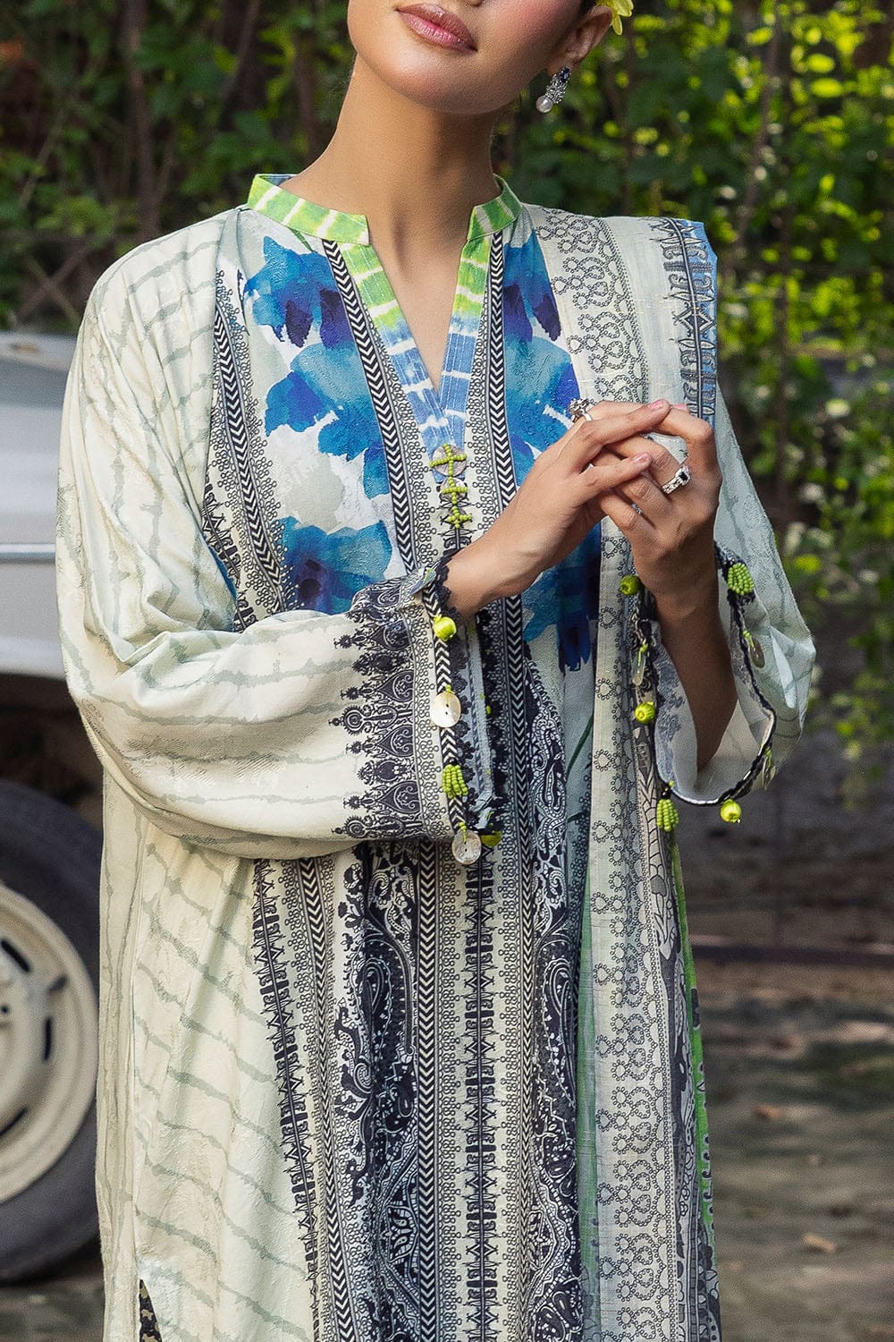 Printed-zari-stripe-dupatta-printed-self-jacquard-shirt-dyed-trouser-gulahmed-sp-52089-close Gul Ahmed Winter 2026 - 3 Piece Printed Zari Stripe Self Jacquard Suit with Dupatta–