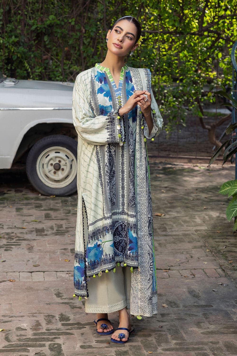 Printed-zari-stripe-dupatta-printed-self-jacquard-shirt-dyed-trouser-gulahmed-sp-52089-front Gul Ahmed Winter 2026 - 3 Piece Printed Zari Stripe Self Jacquard Suit with Dupatta