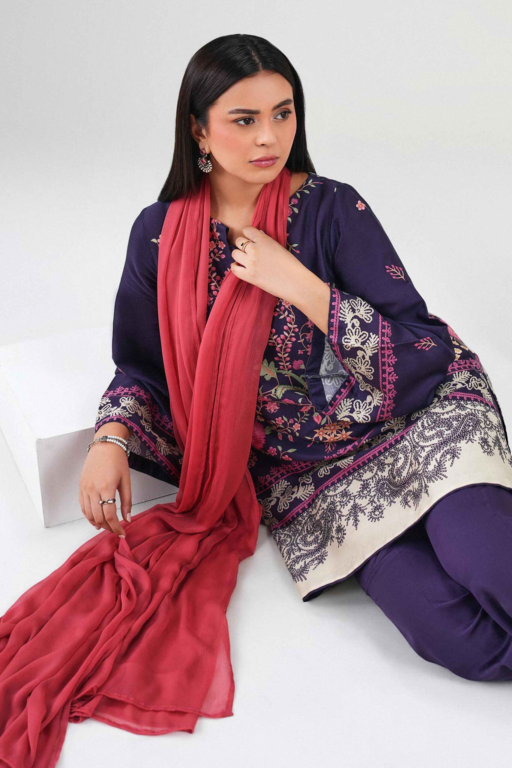 Nishat linen winter collection 2026 | 3 piece - printed suit - st3p-pret26wv1-2 Nishat Linen Winter Collection 2026 | 3 Piece - Printed Suit - ST3P-PRET26WV1-2 - Image 4