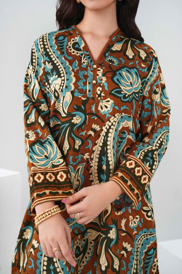 Nishat linen winter collection 2026 | 3 piece - printed suit - st3p-pret26wv1-5 Nishat Linen Winter Collection 2026 | 3 Piece - Printed Suit - ST3P-PRET26WV1-5 - Image 5