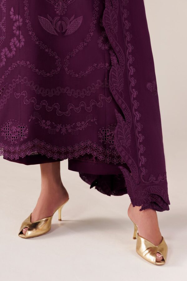 Qline linen '26 qalamkar | qlw-07 maheen– detail view 4 Qline Linen '26 Qalamkar | QLW-07 MAHEEN– detail view 4