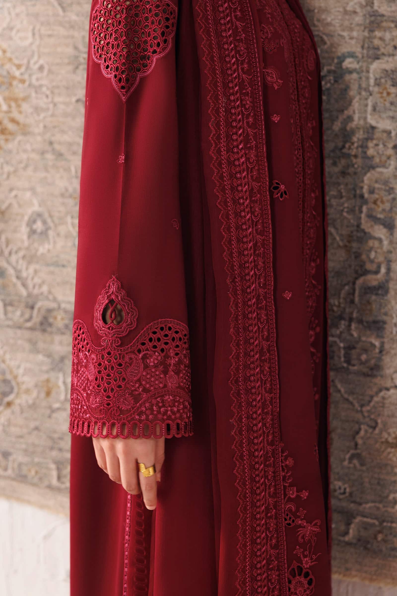 Qline linen '26 qalamkar | qlw-08 neirah– detail view 5 Qline Linen '26 Qalamkar | QLW-08 NEIRAH– detail view 5