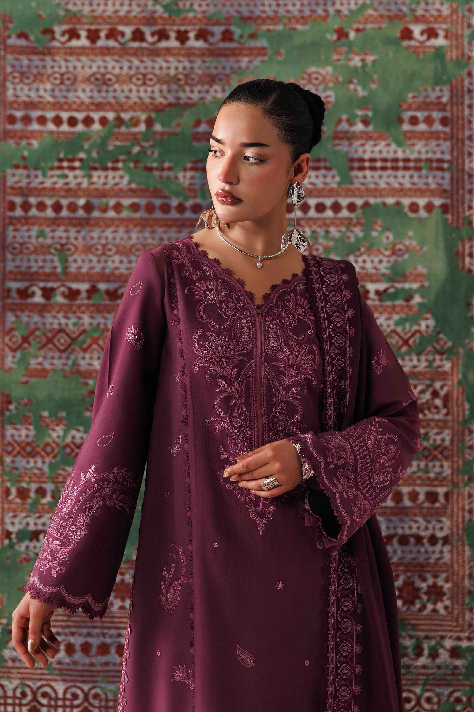 Qline linen '26 qalamkar | qlw-14 farwa– detail view 2 Qline Linen '26 Qalamkar | QLW-14 FARWA– detail view 2