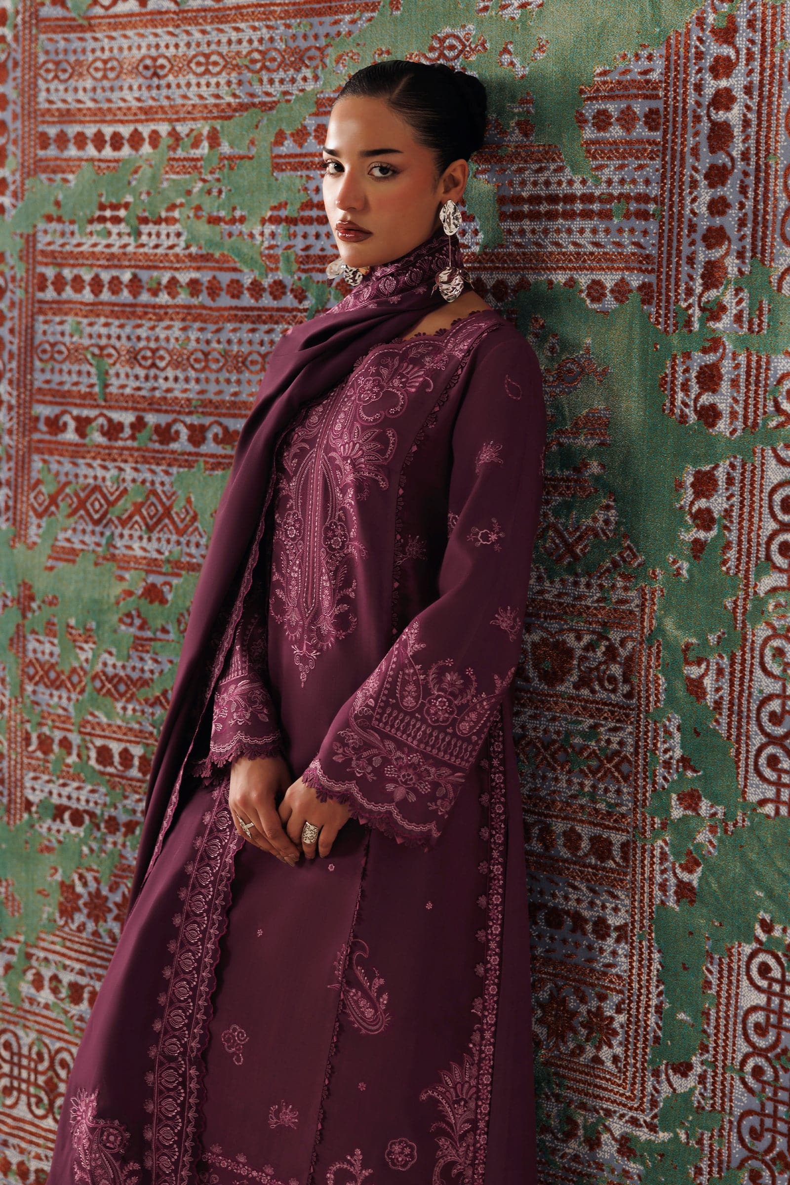 Qline linen '26 qalamkar | qlw-14 farwa– detail view 3 Qline Linen '26 Qalamkar | QLW-14 FARWA– detail view 3
