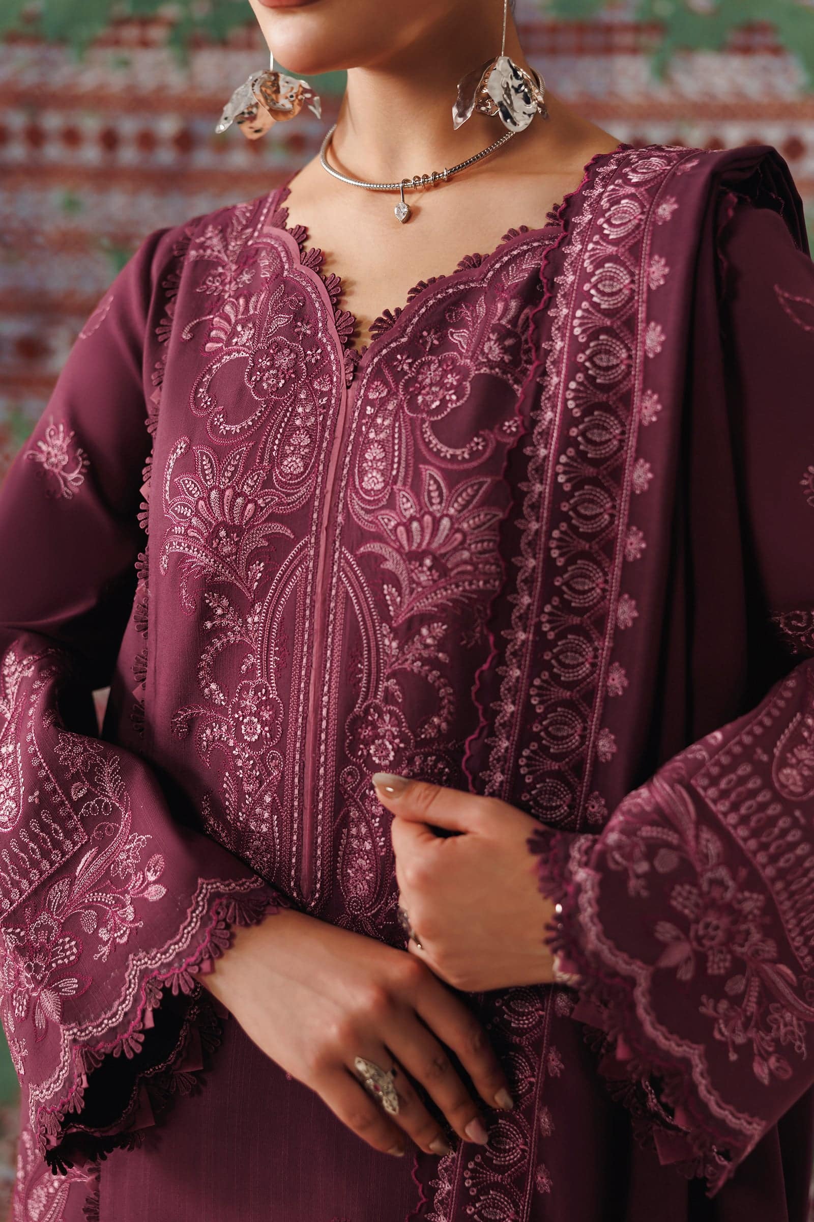 Qline linen '26 qalamkar | qlw-14 farwa– detail view 4 Qline Linen '26 Qalamkar | QLW-14 FARWA– detail view 4