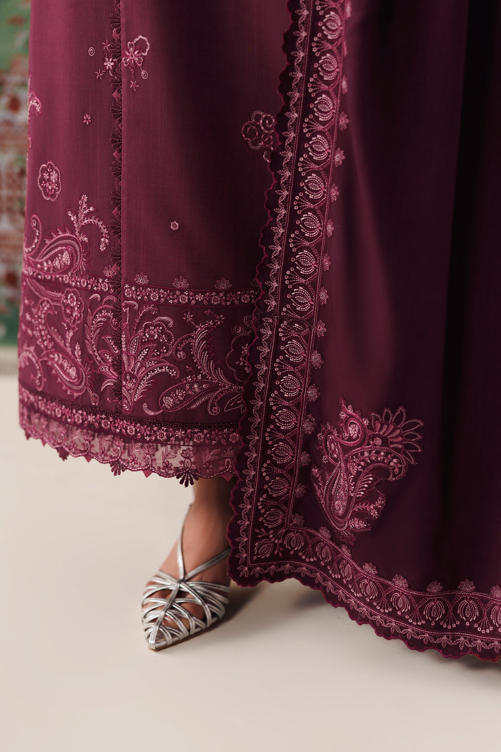 Qline linen '26 qalamkar | qlw-14 farwa– detail view 5 Qline Linen '26 Qalamkar | QLW-14 FARWA– detail view 5