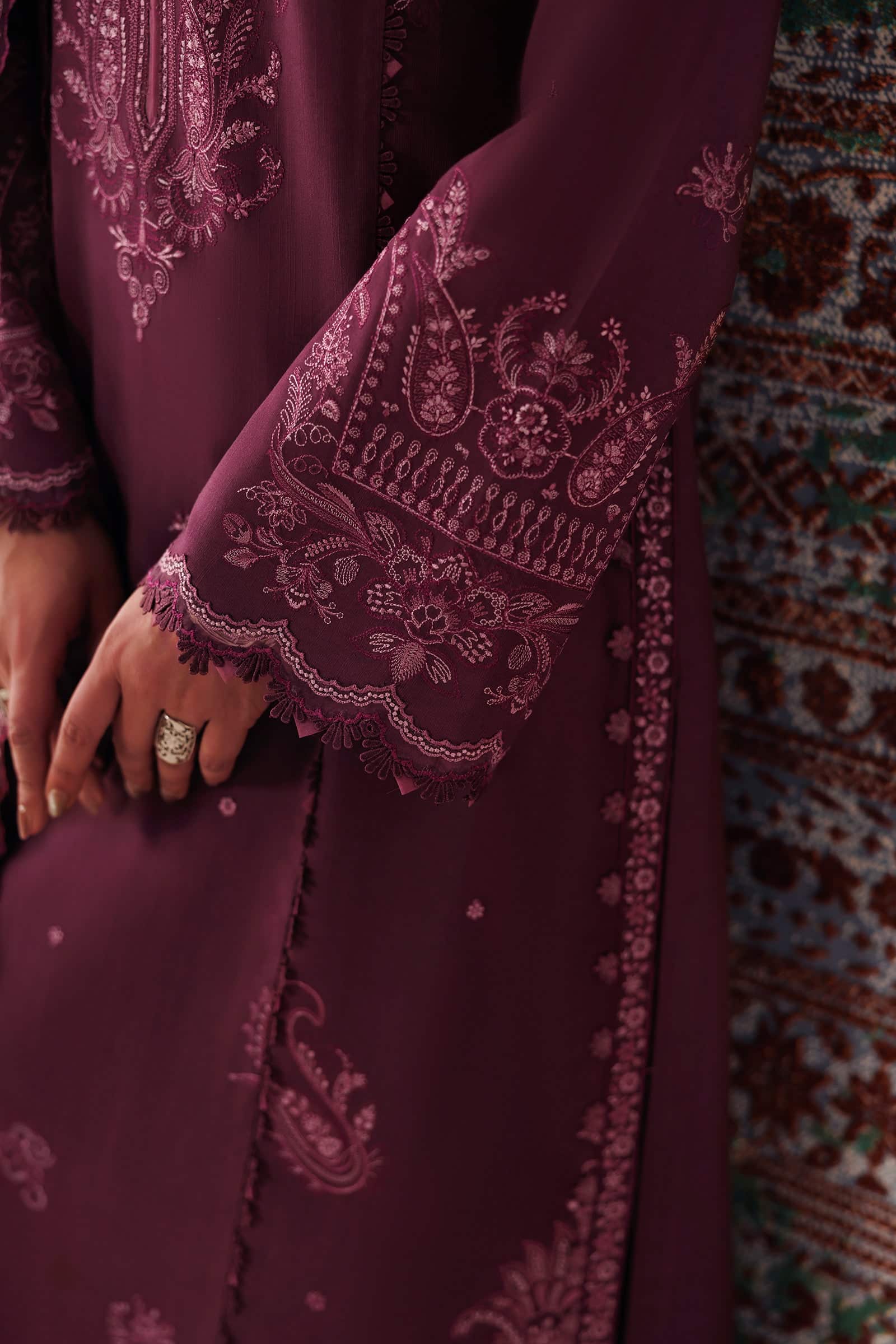 Qline linen '26 qalamkar | qlw-14 farwa– detail view 7 Qline Linen '26 Qalamkar | QLW-14 FARWA– detail view 7