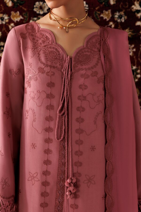 Qline linen '26 qalamkar | qlw-13 daniya– detail view 3 Qline Linen '26 Qalamkar | QLW-13 DANIYA– detail view 3
