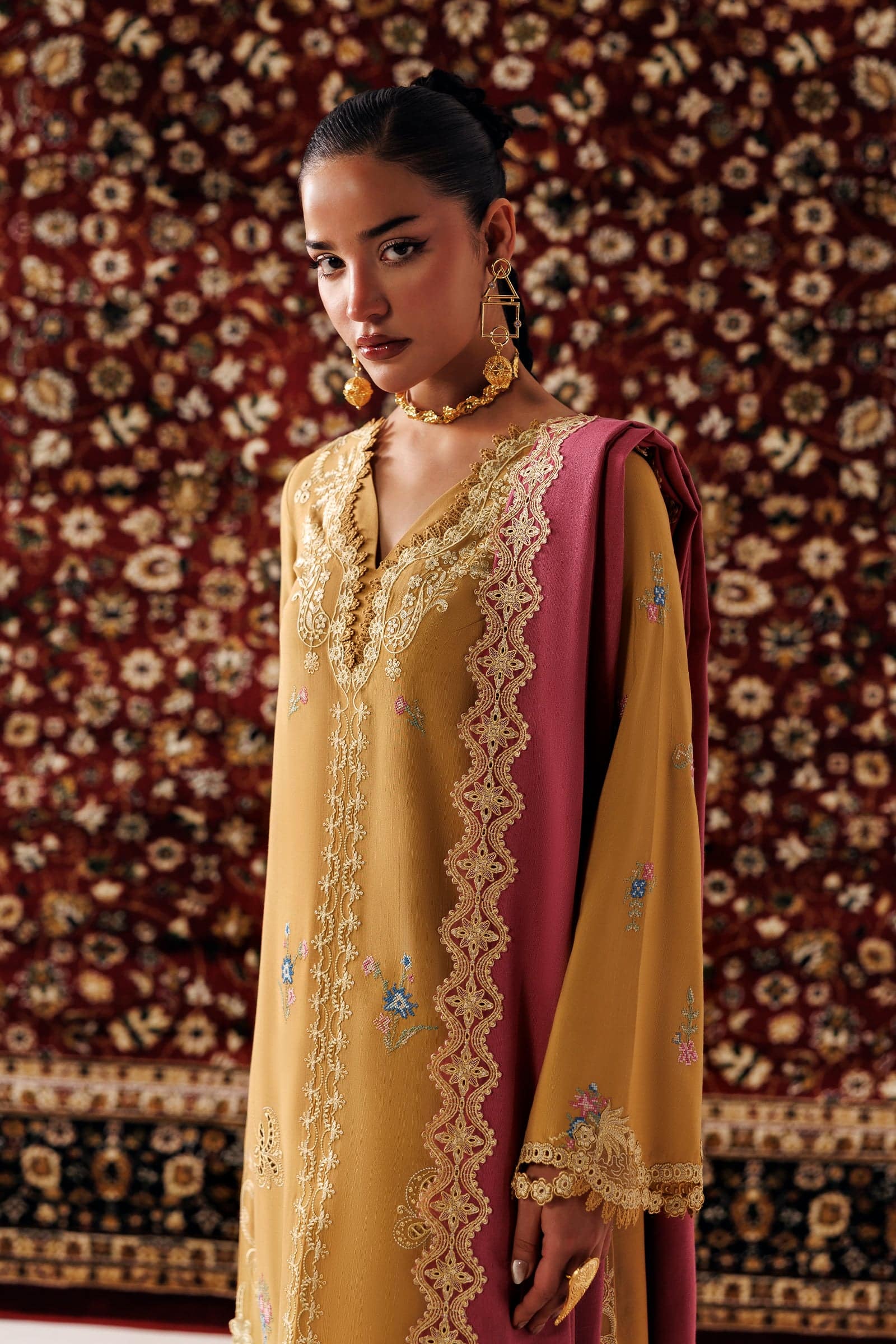 Qline linen '26 qalamkar | qlw-06 nyra– detail view 3 Qline Linen '26 Qalamkar | QLW-06 NYRA– detail view 3