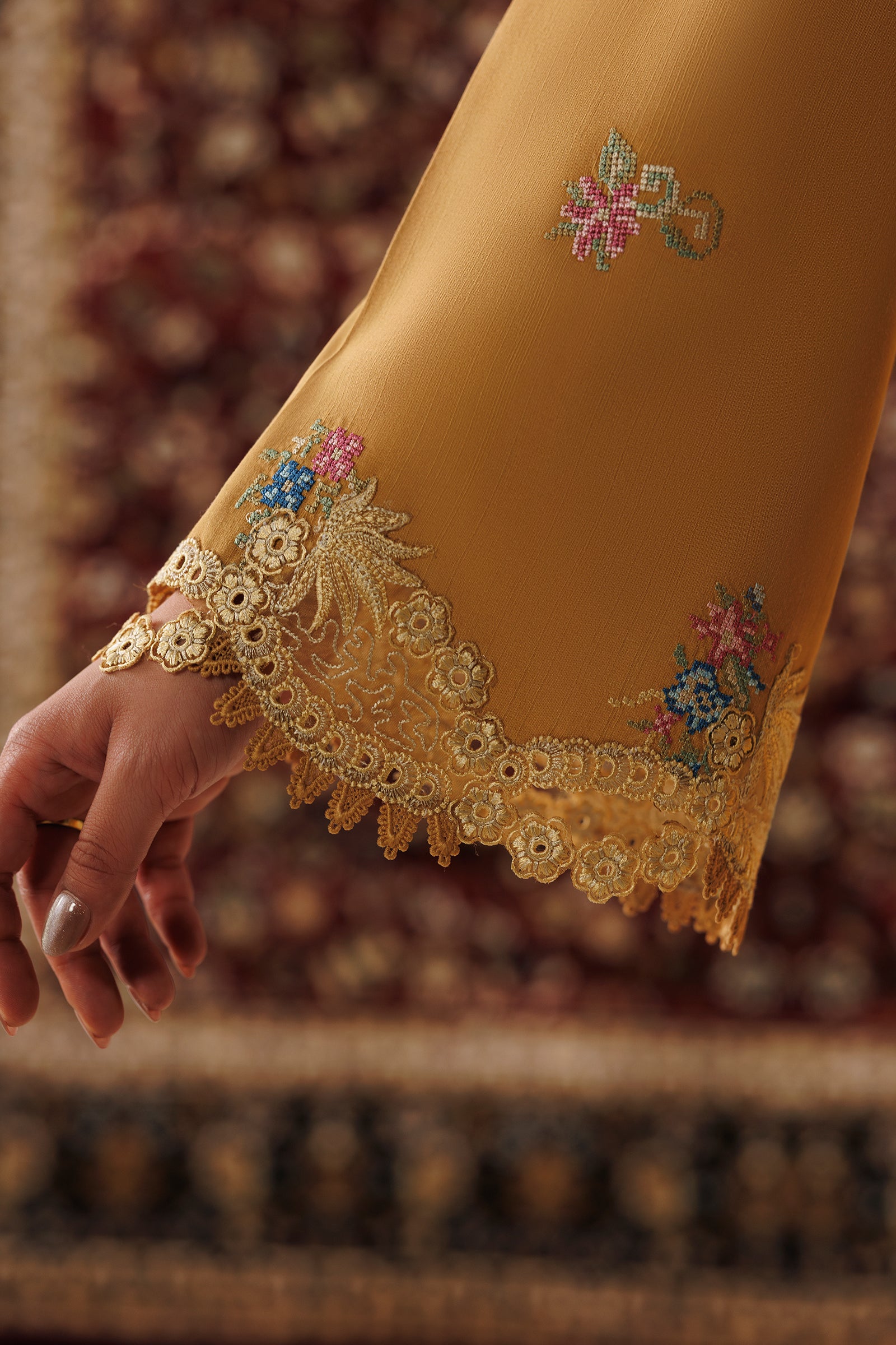 Qline linen '26 qalamkar | qlw-06 nyra– detail view 5 Qline Linen '26 Qalamkar | QLW-06 NYRA– detail view 5