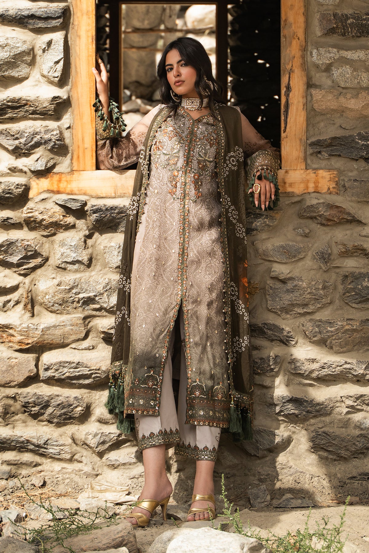 Charizma vasal winter v2 2026 3-pc unstitched embroidered chiffon collection vslw6-13– detail view 6 Charizma Vasal Winter V2 2026 3-PC Unstitched Embroidered Chiffon Collection VSLW6-13– detail view 6
