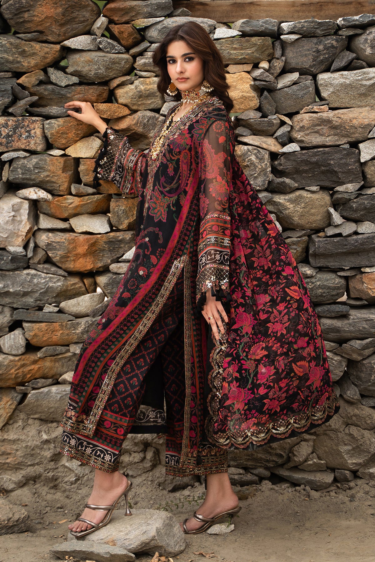 Charizma vasal winter v2 2026 3-pc unstitched embroidered chiffon collection vslw6-16– detail view 6 Charizma Vasal Winter V2 2026 3-PC Unstitched Embroidered Chiffon Collection VSLW6-16– detail view 6