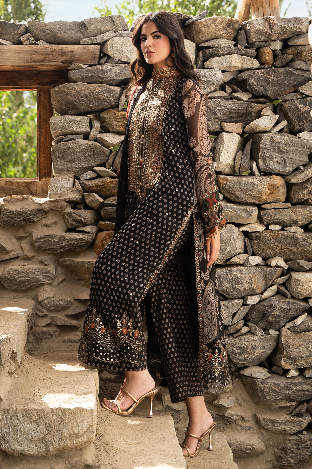 Charizma vasal winter v2 2026 3-pc unstitched embroidered chiffon collection vslw6-15– detail view 6 Charizma Vasal Winter V2 2026 3-PC Unstitched Embroidered Chiffon Collection VSLW6-15– detail view 6