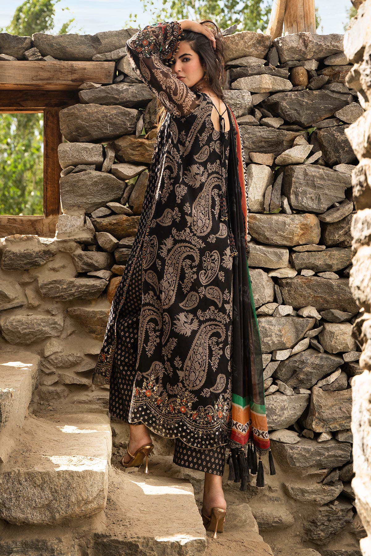 Charizma vasal winter v2 2026 3-pc unstitched embroidered chiffon collection vslw6-15– detail view 7 Charizma Vasal Winter V2 2026 3-PC Unstitched Embroidered Chiffon Collection VSLW6-15– detail view 7