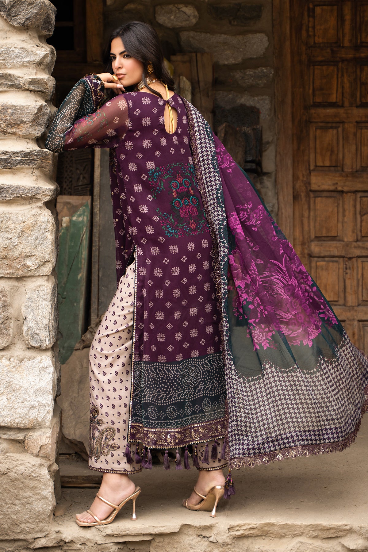 Charizma vasal winter v2 2026 3-pc unstitched embroidered chiffon collection vslw6-12– detail view 9 Charizma Vasal Winter V2 2026 3-PC Unstitched Embroidered Chiffon Collection VSLW6-12– detail view 9