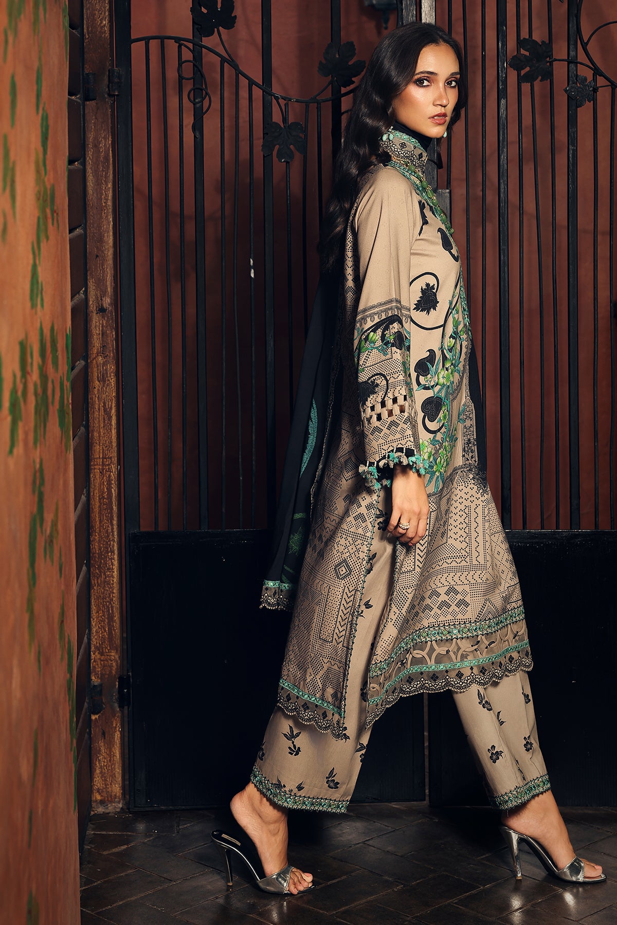 Charizma aniq winter collection 3-pc unstitched embroidered linen collection anw7-19– 052a Charizma Aniq Winter Collection 3-PC Unstitched Embroidered Linen Collection ANW7-19– 052A