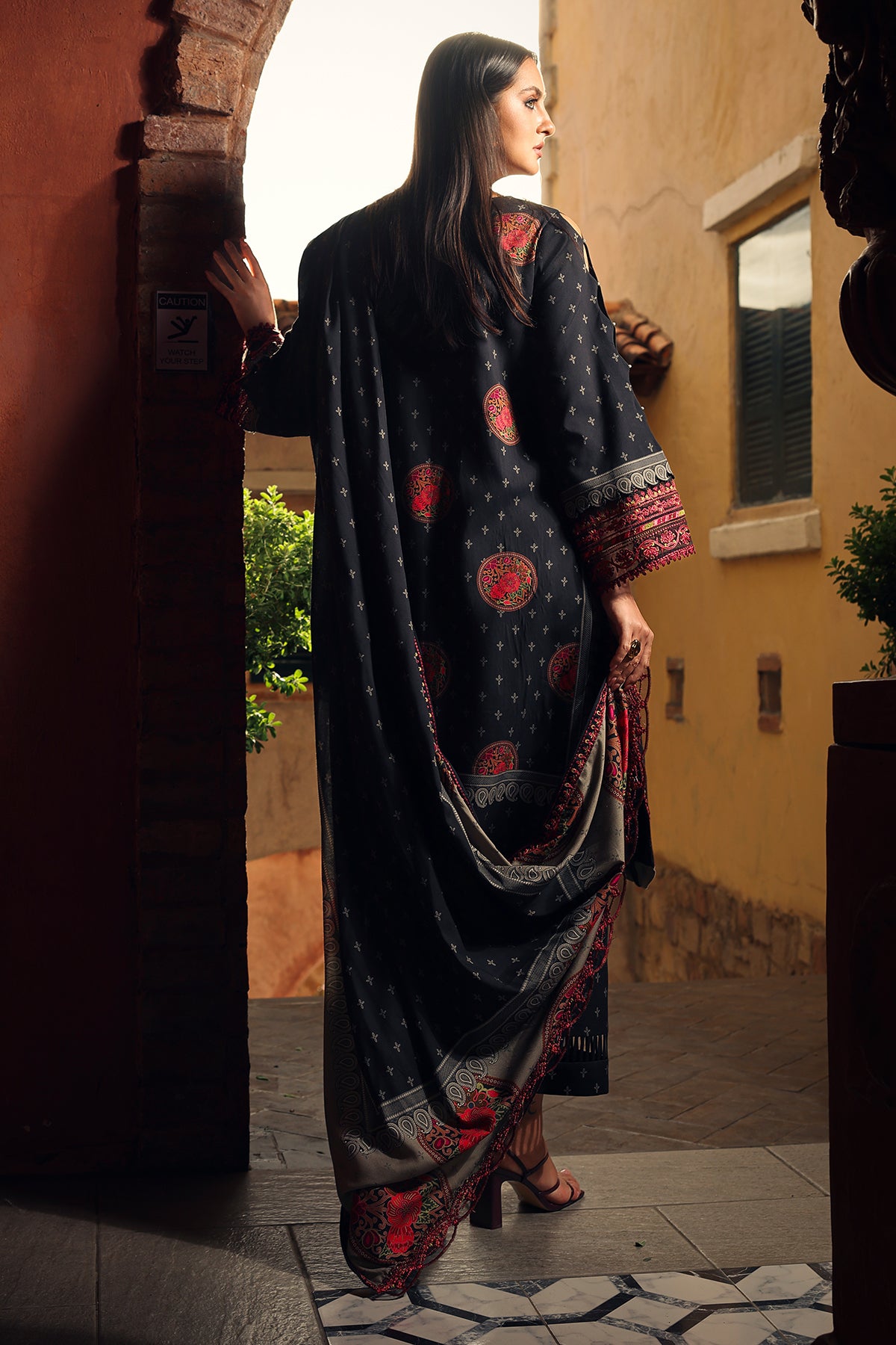 052a5952 Charizma Combination Collection 3-PC Unstitched Embroidered Linen Collection CCW7-25– 052A5952