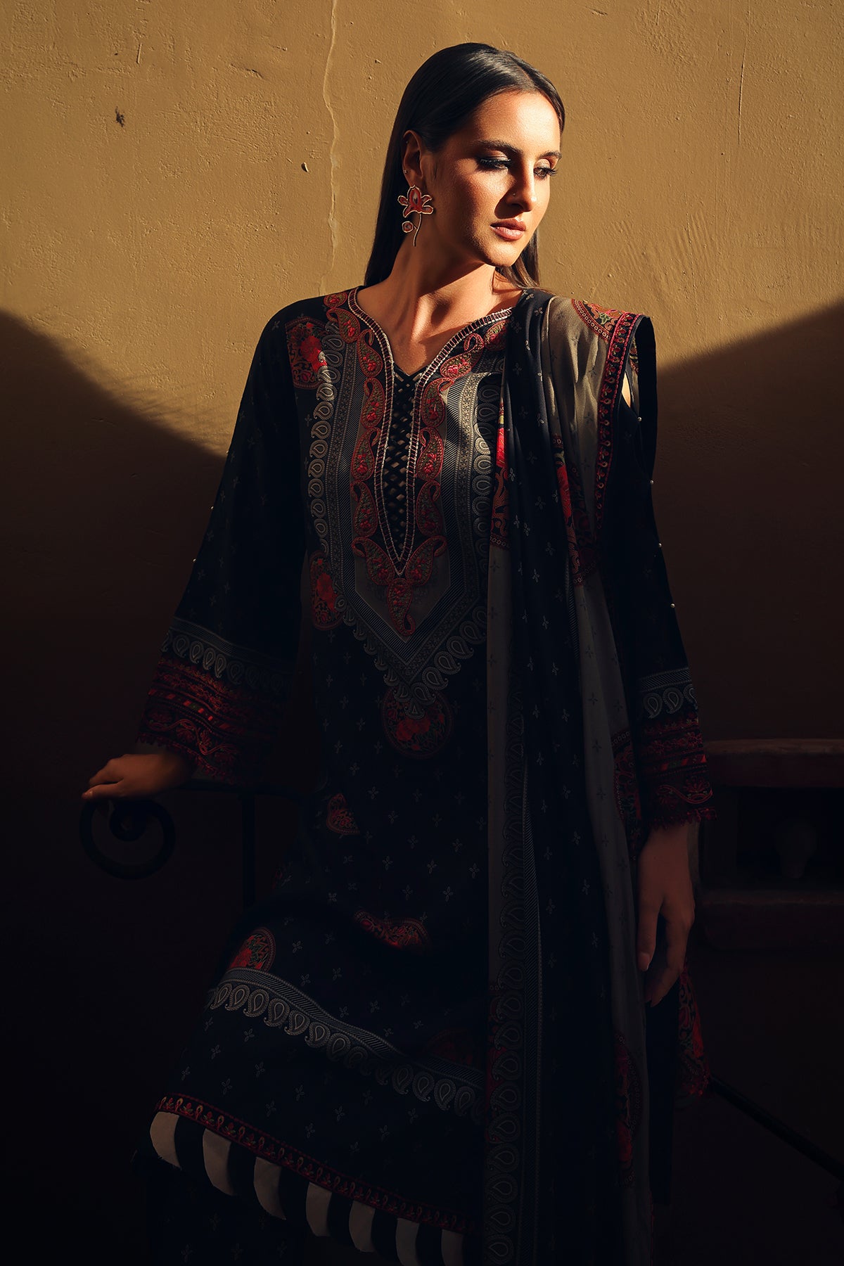 052a5970_2 Charizma Combination Collection 3-PC Unstitched Embroidered Linen Collection CCW7-25– 052A5970 2