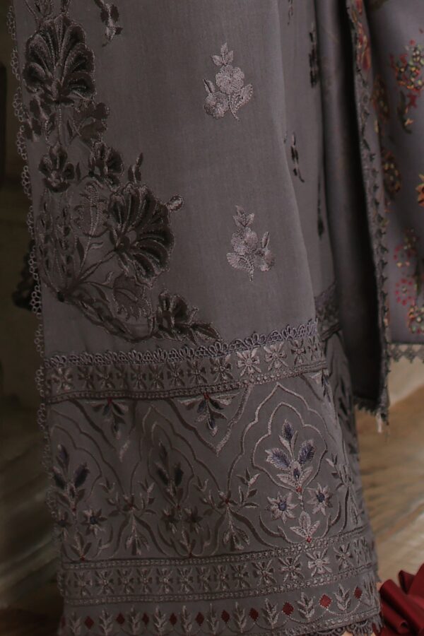 Noor by saadia asad winter embroidered printskhas 26 d4 a - graphite steel– detail view 5 Noor by Saadia Asad Winter Embroidered Printskhas 26 D4 A - Graphite steel– detail view 5