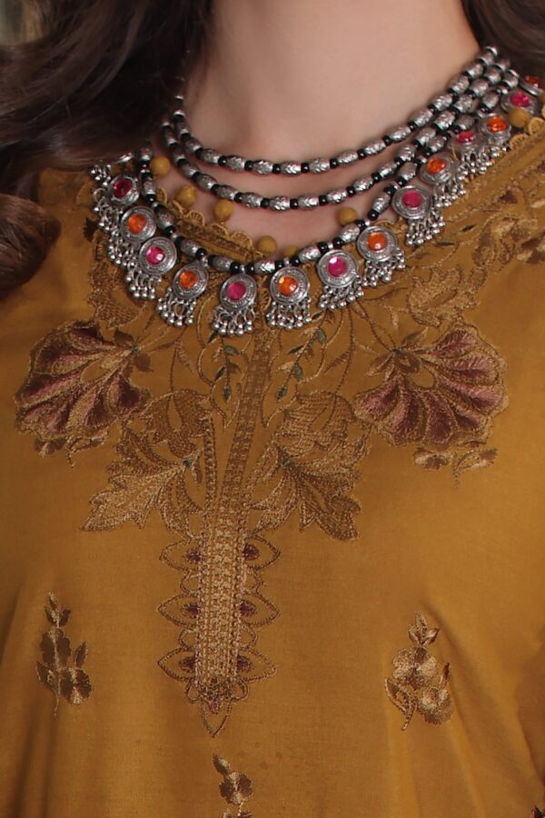 Noor by saadia asad winter embroidered printskhas 26 d4 b - mustard ochre– detail view 2 Noor by Saadia Asad Winter Embroidered Printskhas 26 D4 B - Mustard Ochre– detail view 2