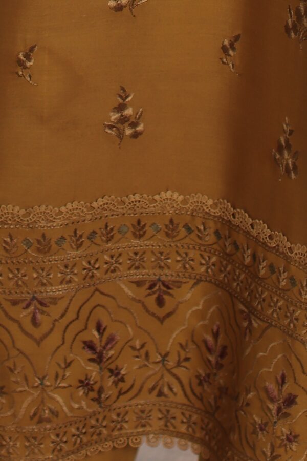 Noor by saadia asad winter embroidered printskhas 26 d4 b - mustard ochre– detail view 3 Noor by Saadia Asad Winter Embroidered Printskhas 26 D4 B - Mustard Ochre– detail view 3