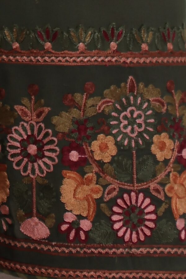 Noor by saadia asad winter embroidered printskhas 26 d2 b - sagewood dusk aari– detail view 4 Noor by Saadia Asad Winter Embroidered Printskhas 26 D2 B - Sagewood Dusk Aari– detail view 4