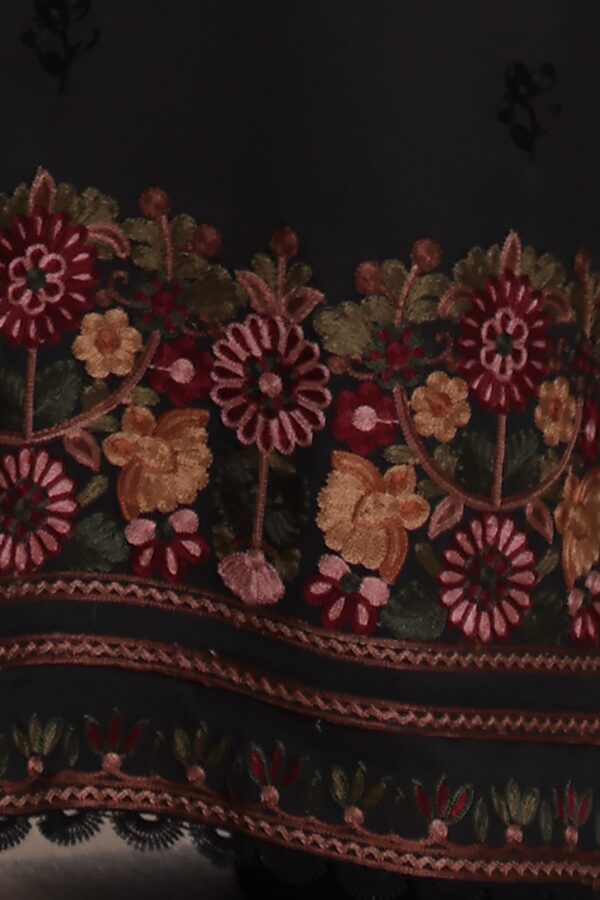 Noor by saadia asad winter embroidered printskhas 26 d2 a - shadow black aari– detail view 3 Noor by Saadia Asad Winter Embroidered Printskhas 26 D2 A - Shadow Black Aari– detail view 3