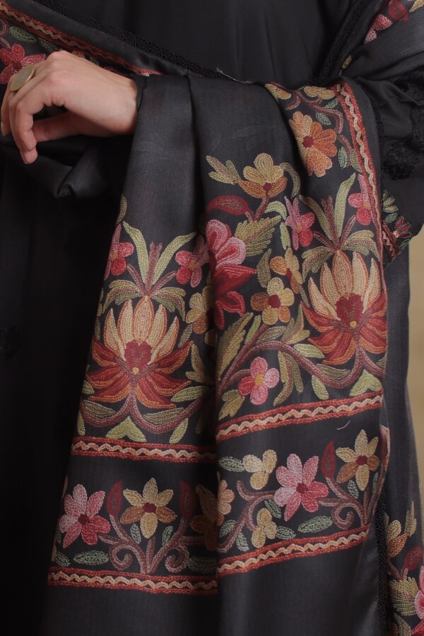 Noor by saadia asad winter embroidered printskhas 26 d2 a - shadow black aari– detail view 4 Noor by Saadia Asad Winter Embroidered Printskhas 26 D2 A - Shadow Black Aari– detail view 4