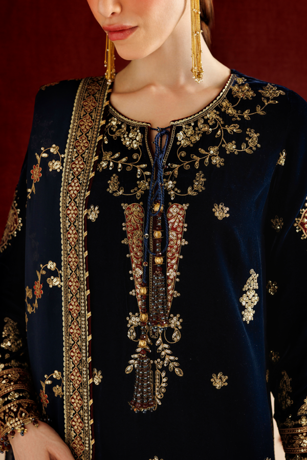 1l8a5062 Jazmin Chandni Velvet Formals 26 Embroidered Velvet Formal CVF26-D11– 1L8A5062