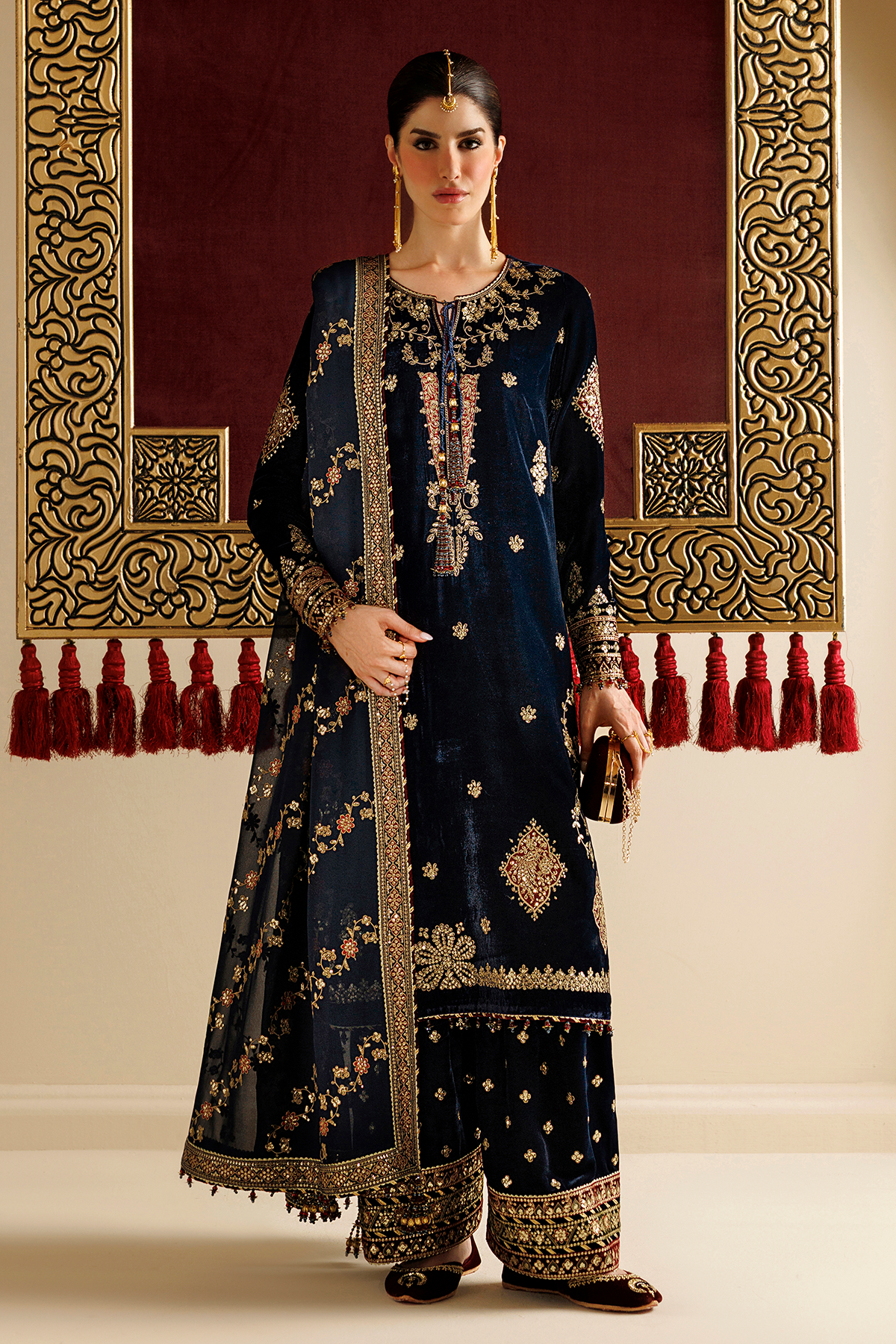 1l8a5068 Jazmin Chandni Velvet Formals 26 Embroidered Velvet Formal CVF26-D11– 1L8A5068