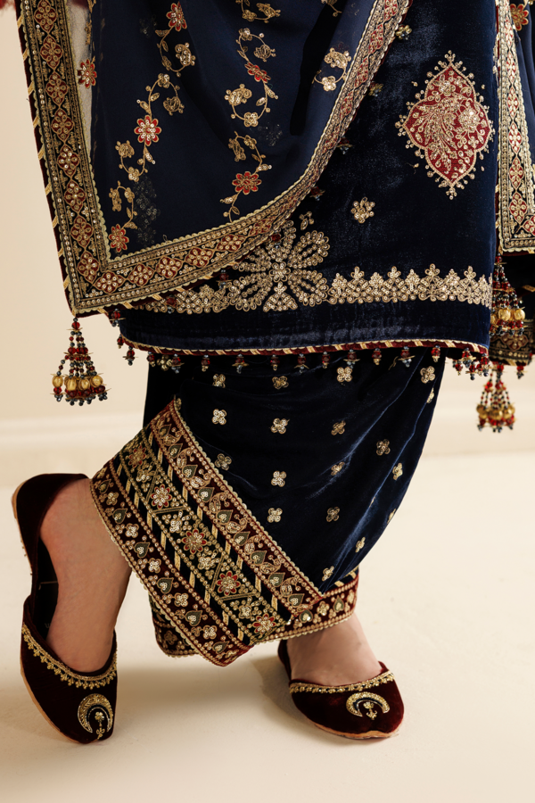 1l8a5139 Jazmin Chandni Velvet Formals 26 Embroidered Velvet Formal CVF26-D11– 1L8A5139