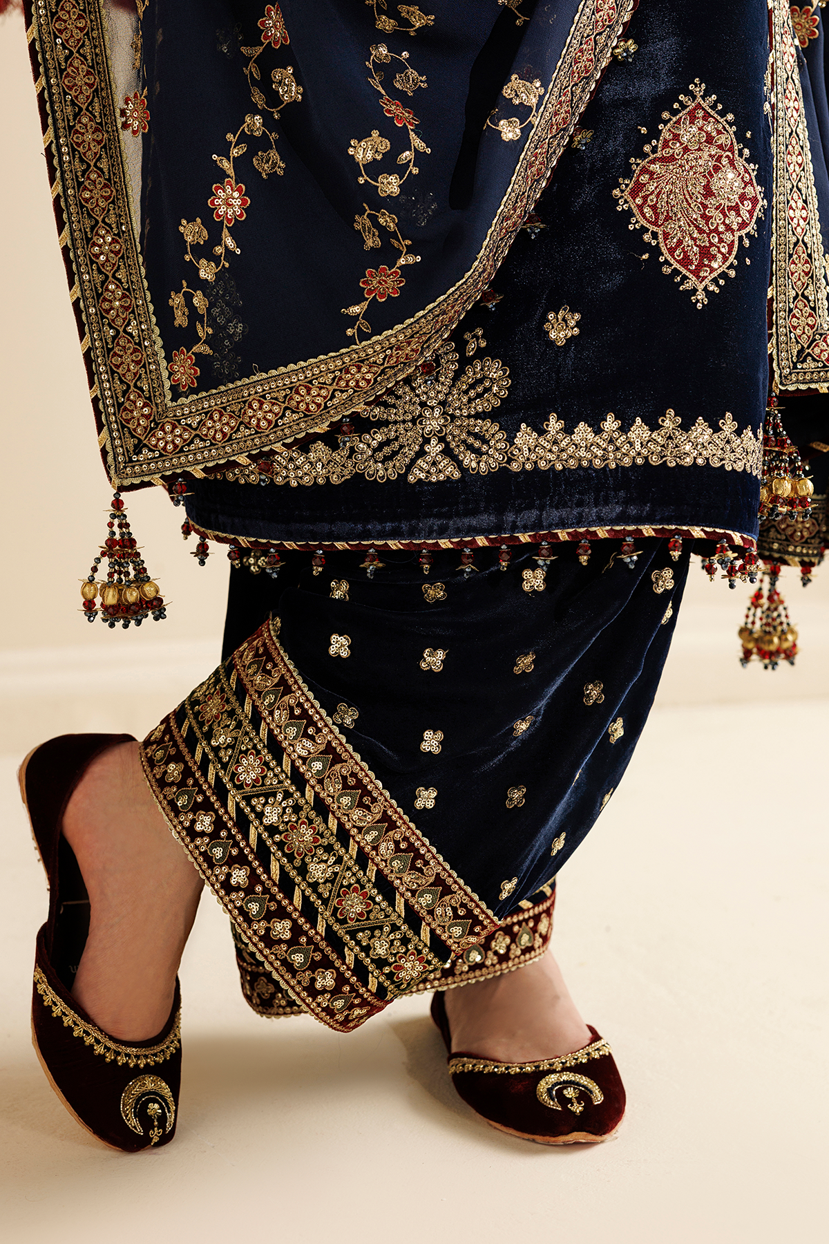 1l8a5139 Jazmin Chandni Velvet Formals 26 Embroidered Velvet Formal CVF26-D11– 1L8A5139