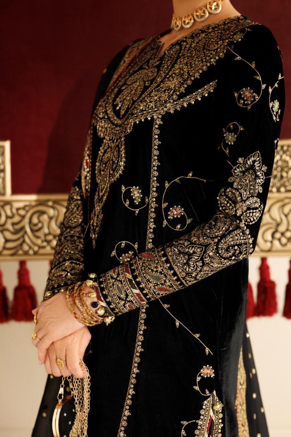 1l8a5302 Jazmin Chandni Velvet Formals 26 Embroidered Velvet Formal CVF26-D05– 1L8A5302