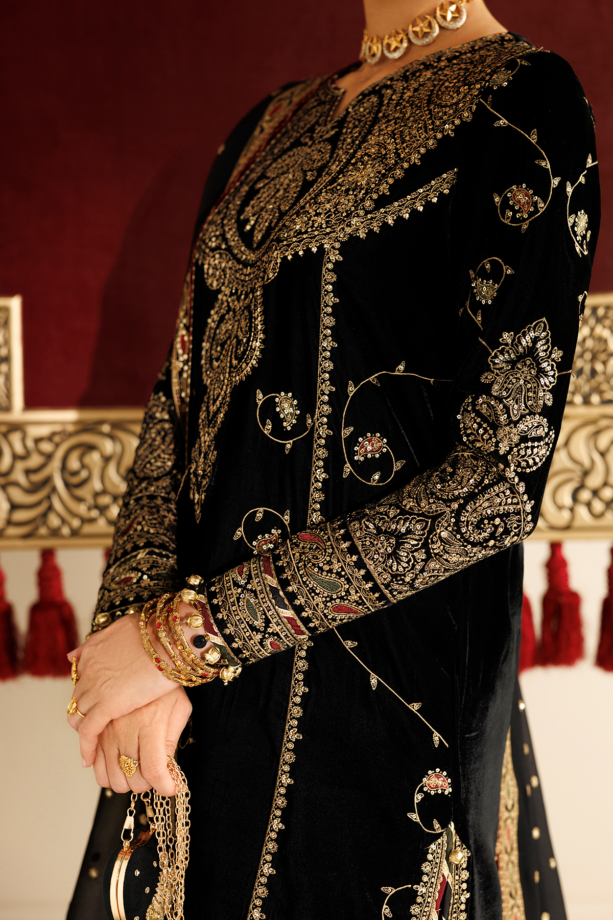 1l8a5302 Jazmin Chandni Velvet Formals 26 Embroidered Velvet Formal CVF26-D05– 1L8A5302