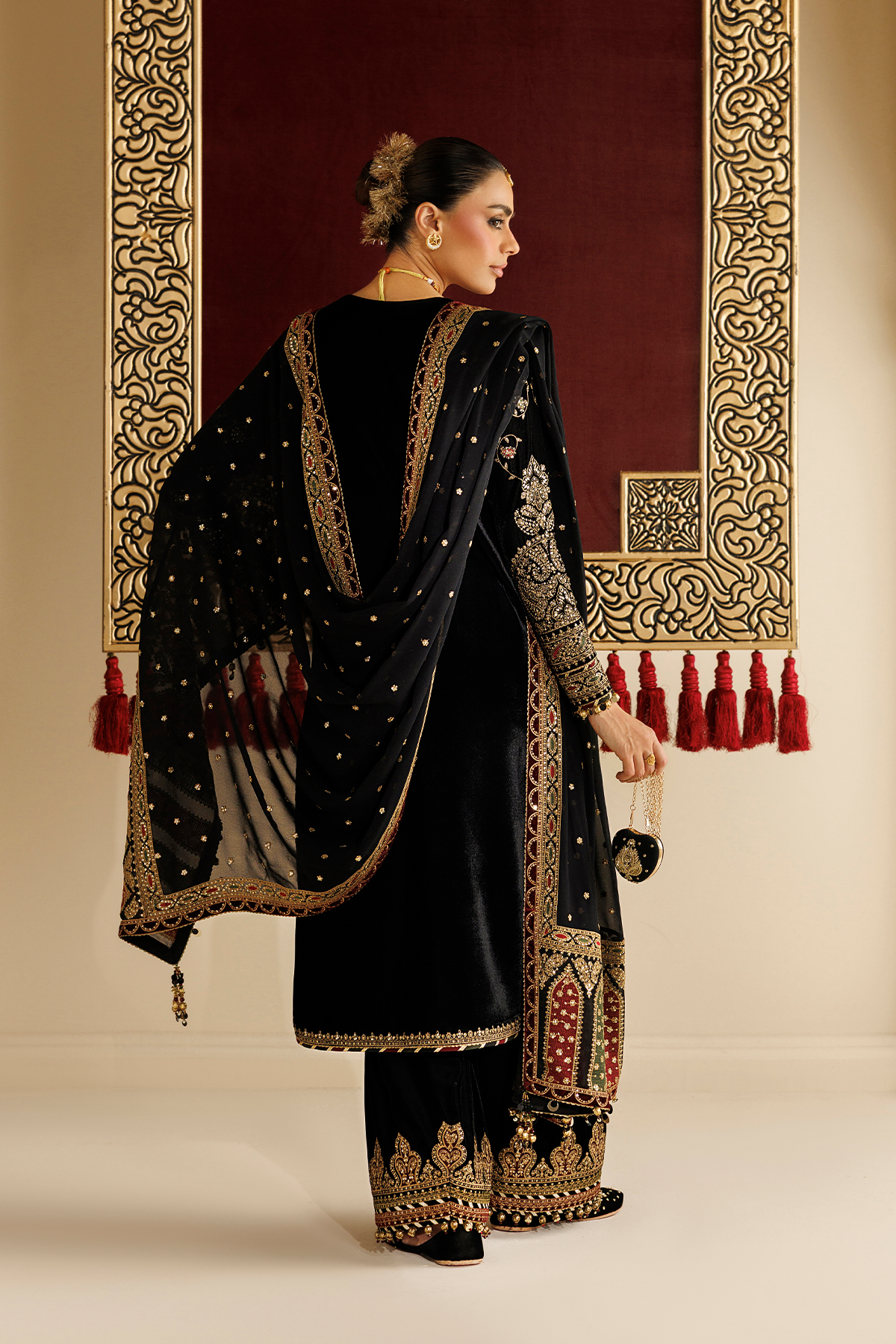 1l8a5320 Jazmin Chandni Velvet Formals 26 Embroidered Velvet Formal CVF26-D05– 1L8A5320